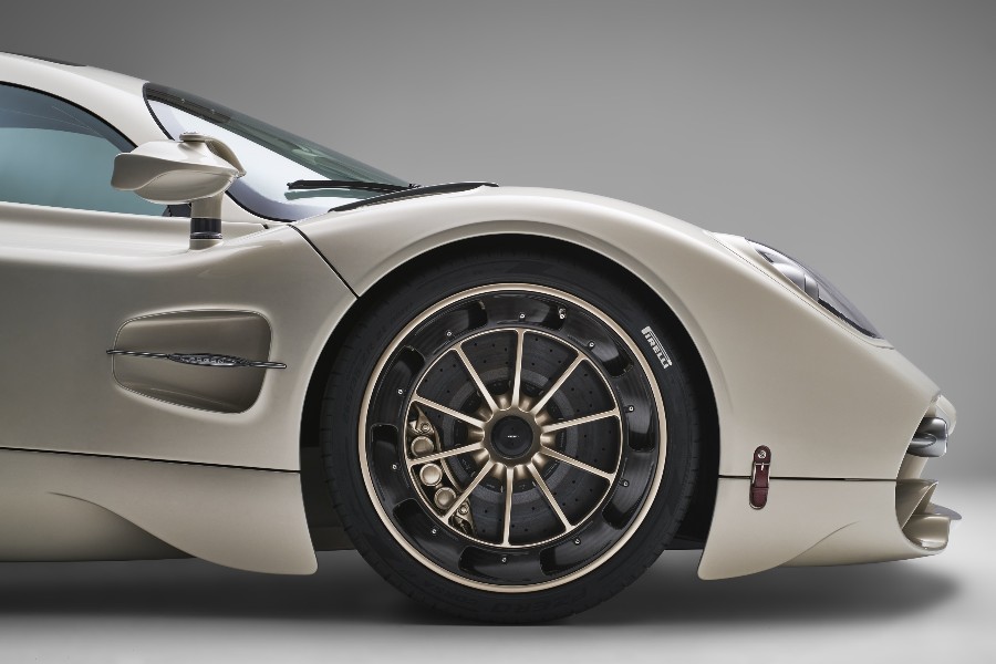 Pagani Utopia Pirelli Lastikleri Kullanılıyor