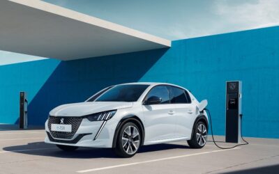 Yeni Peugeot 408 ve E-208 Paris Otomobil Fuarında