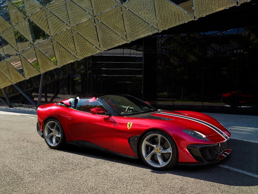 Ferrari En Son Üyesi SP51 yi Tanıttı