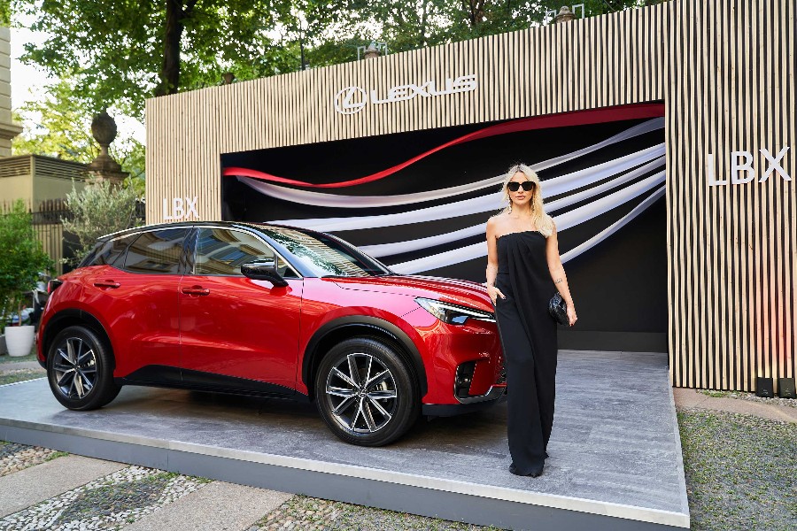 Hadise Lexus ile Sıra Dışı Bir Gün Yaşadı