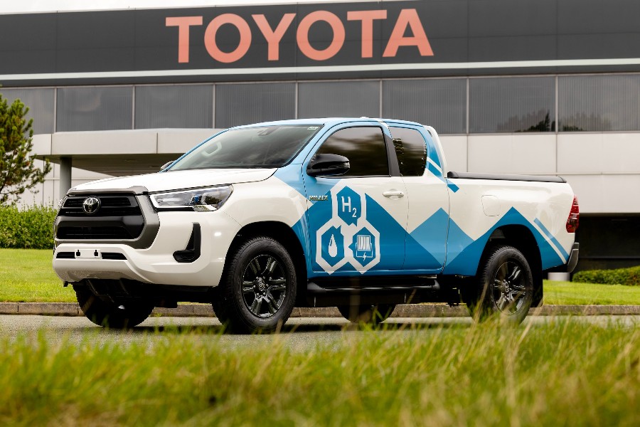 Toyota Hidrojen Yakıt Hücreli Hilux Prototipini Gösterdi 